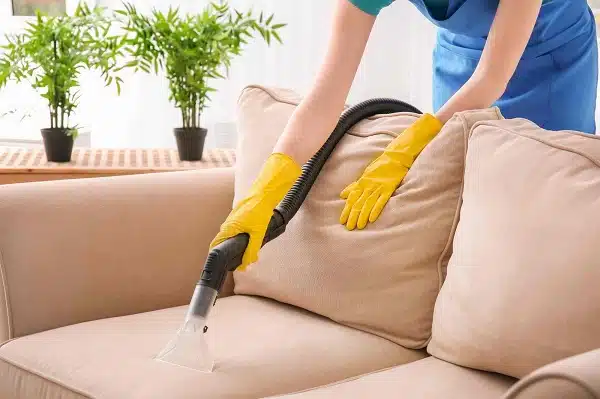 Vệ Sinh Công Nghiệp KGS cung cấp dịch vụ phục hồi ghế da sofa giá rẻ