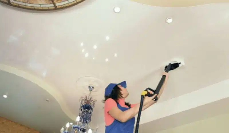 Vệ sinh trần và tường nhà mới xây