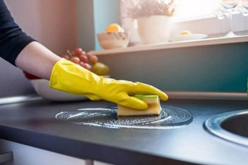 Đối với làm sạch bếp từ, bếp hồng ngoại