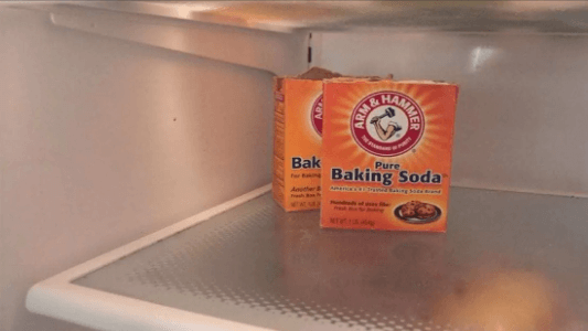 Khử mùi tủ lạnh bằng baking soda